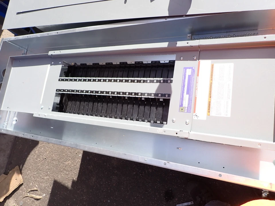 SQUARE D NF442L2C 250 amp 600v 3 Phase MLO Panelboard Indoor MH56BE p839 - Image 4 of 4