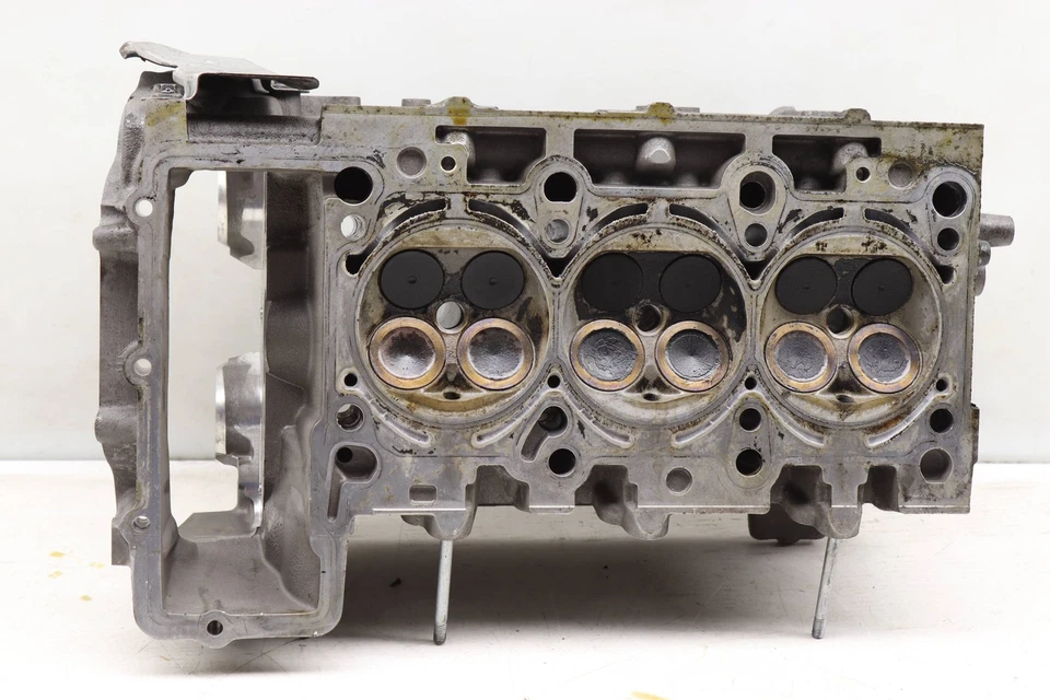 2005-2007 AUDI A6 3,2 л - правая головка блока цилиндров двигателя BKH 06E103068K - Изображение 4 из 4