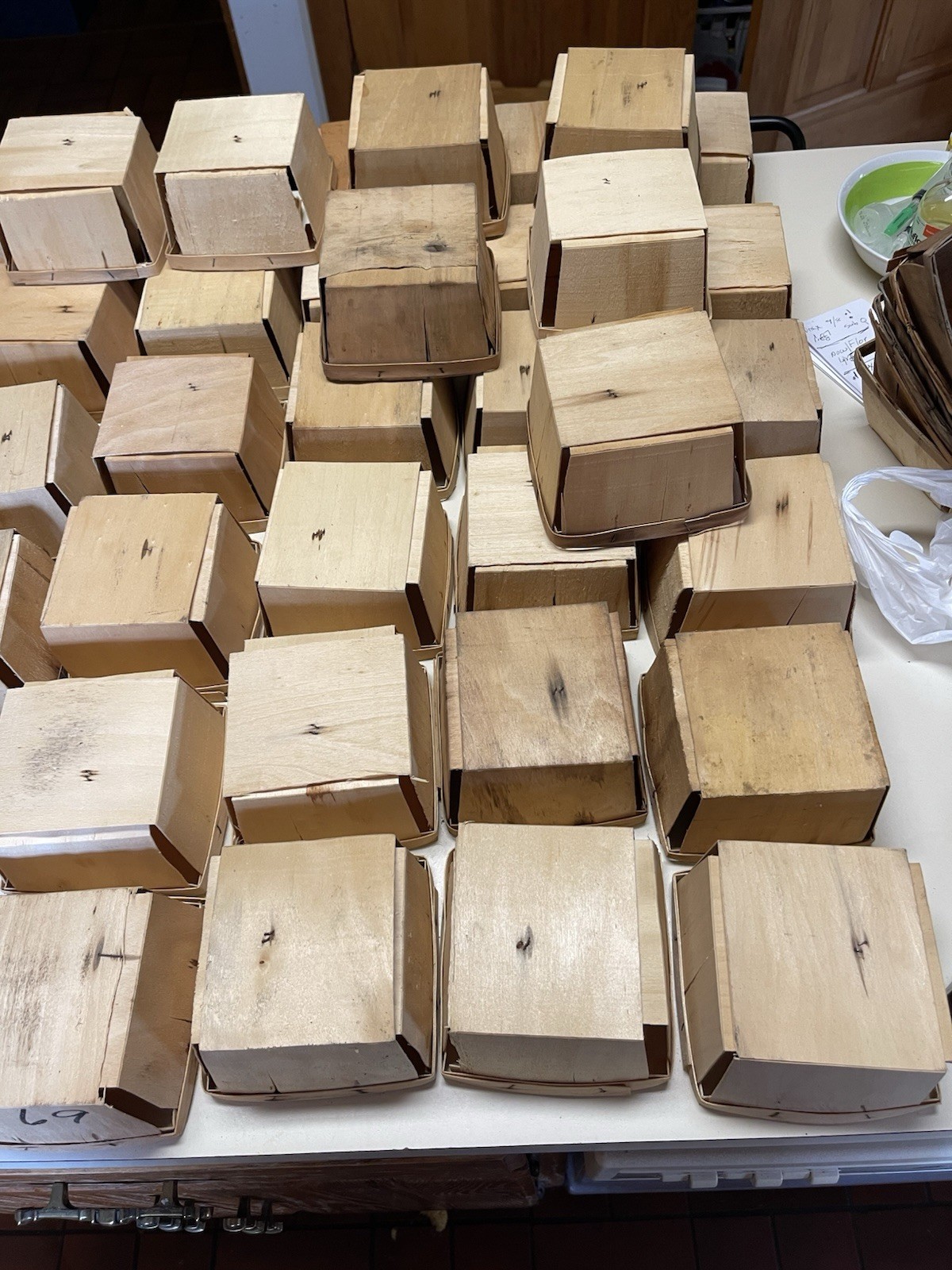 VINTAGE STRAWBERRY  WOODEN QUART BASKETS - Lot of 60