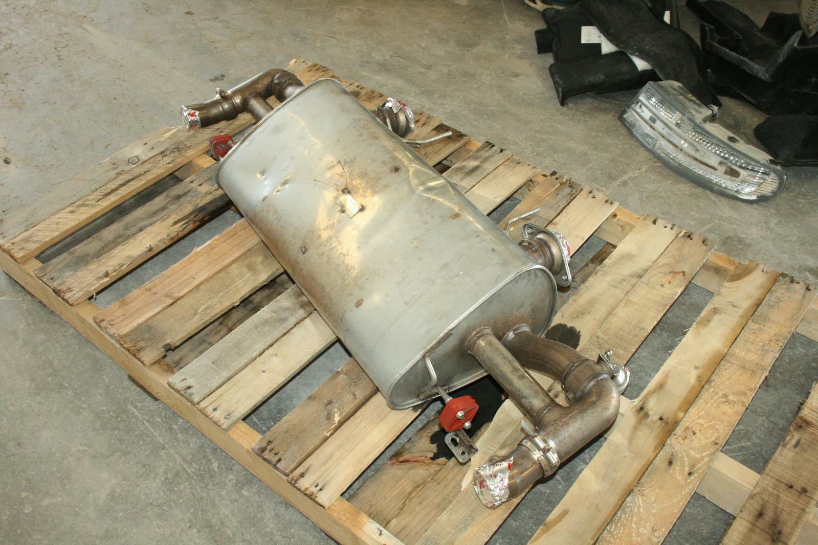 09 Aston Martin Vantage V8 Muffler 6G33-5220-HF