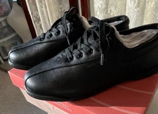 Easy Spirit Casual Walking Shoe Sneakers Size 10 Black Lace Up NIB Arch Support