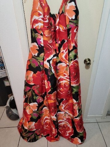 Floral Sleeveless Long Formal Dress with pockets and pleats - Picture 4 of 6