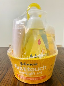 johnson's first touch baby gift set