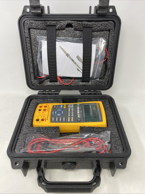 FLUKE 726 *MINT!* PRECISION MULTIFUNCTION PROCESS CALIBRATOR With Pelican Case