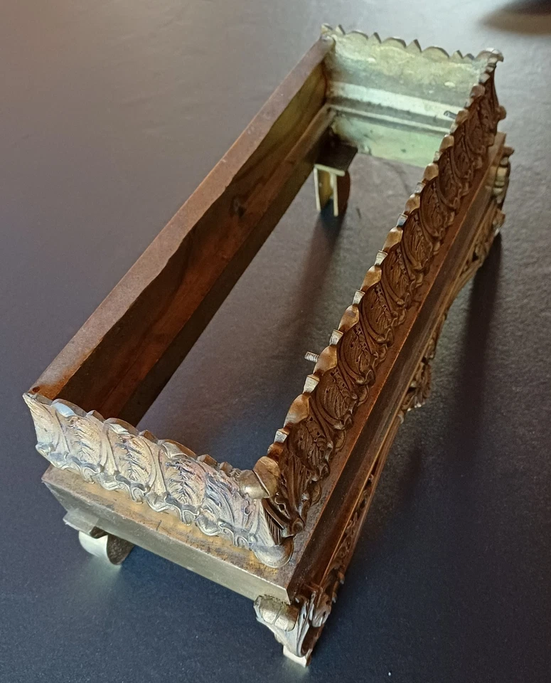 Socle de pendule ancienne en bronze 19 -ème S - Photo 2/4