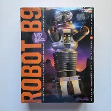 Moebius Model 939 sealed in box 1/6 Scale Lost in Space B9 Robot Model Kit 13"