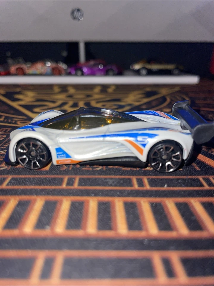 风火轮 2012 年比以往更快 #6/10 马自达 Furai 白色 — 第 4/4 张图片