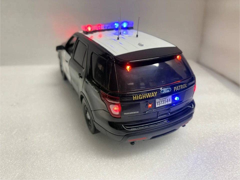 2015 CHP California Highway Patrol SUV WORKING  LIGHT & 4 Tone Siren 1/18 POLICE - Image 3 of 4