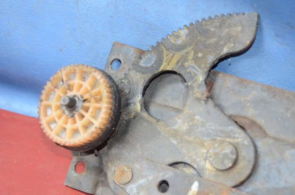 Cadillac Series 60 62 1959-60 diestro trasero sedán de 4 puertas ventana eléctrica regulador lado de paso Foto 4 de 4