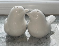 Salt & Pepper Pots Novelty Pair Birds Kissing In Ceramic Dish