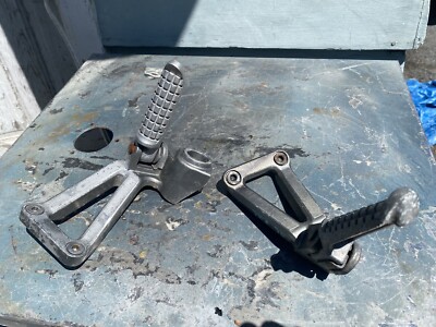 パーツ shin 95 96 97 KAWASAKI ZX6R NINJA LEFT Right REAR PASSENGER FOOT PEG