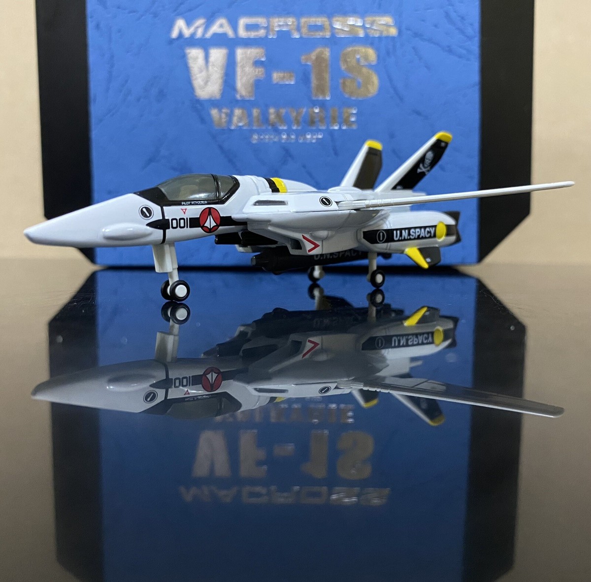 1:144 Macross VF-1S Valkyrie Fighter Mode Diecast Model by 1:144 Macross VF-1S Valkyrie Fighter Mode Diecast Model by