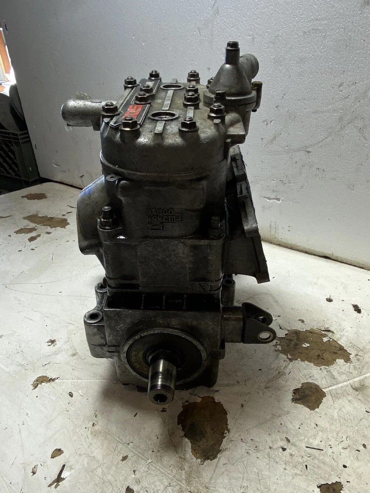 94 95 96 Yamaha VMAX 500 VX500 L/C ENGINE MOTOR Crankcase Crankshaft Block - Image 2 of 4