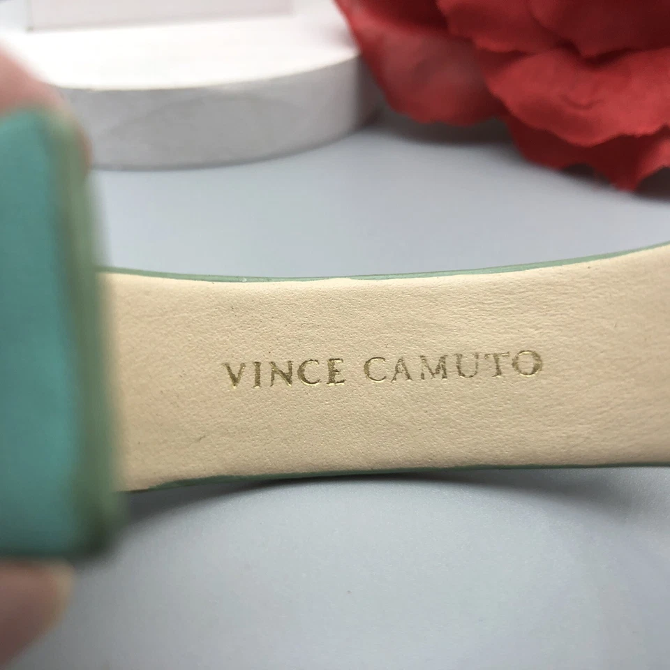 Браслет-манжета с автографом Vince Camuto зеленый кожаный с золотистыми шипами 6,5 дюйма - Изображение 4 из 4