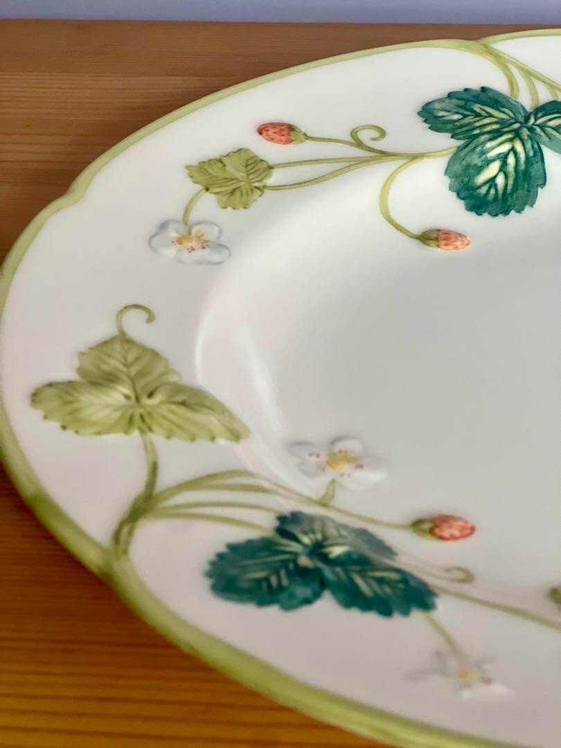 Minton Victoria Strawberry Plate 27cm Serving Plate With Handle