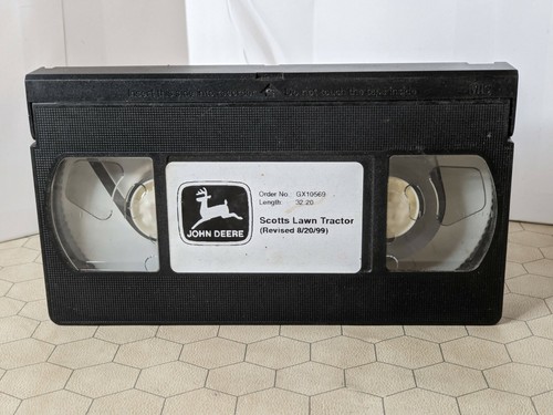 VHS - John Deere Scotts Lawn Tractor (Revised 08/20/99) Order No. GX10569 - 第 1/2 張圖片