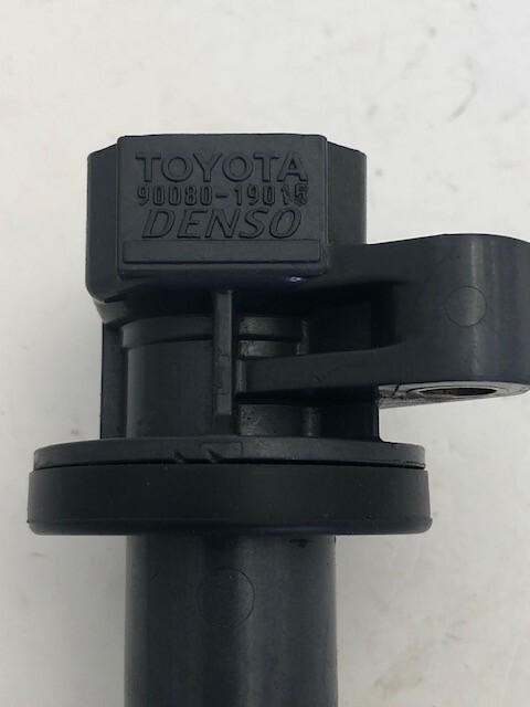 2000-2008 Toyota Corolla 1.8 DENSO Ignition Coil OEM 90080-19015