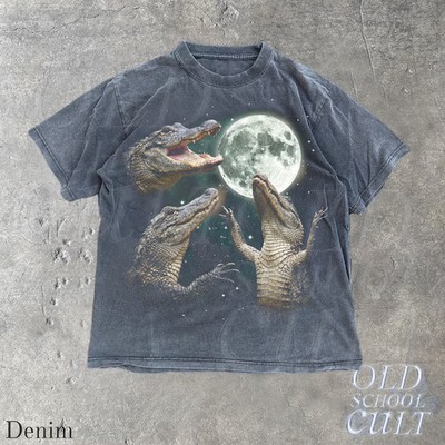 Vintage Alligator Howling Moon Animal Graphic Comfort Tee