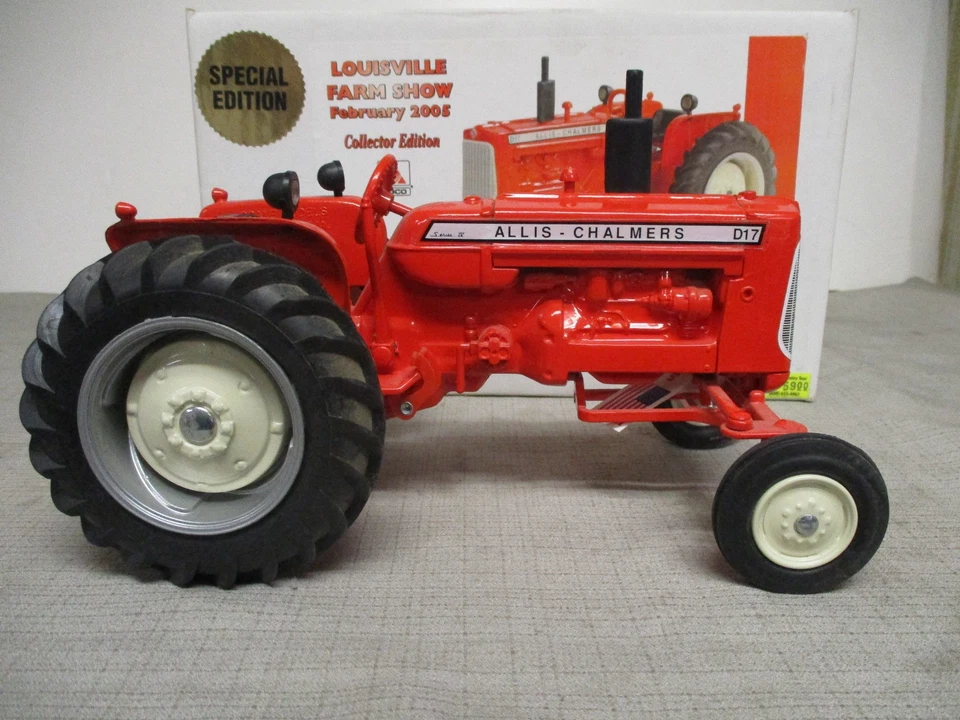 Scale Models Allis Chalmers D-17 Toy Tractor "2005 Farm Show" 1/16 Scale, NIB - Image 3 of 4