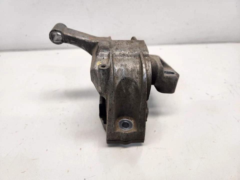 Volkswagen Tiguan 2009 (2,0 L/AT) pasajero montaje del motor derecho Foto 4 de 4