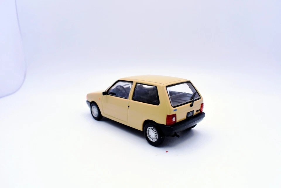 Modellino auto scala 1:43 Fiat UNO diecast modellismo statico da collezione - Immagine 3 di 4