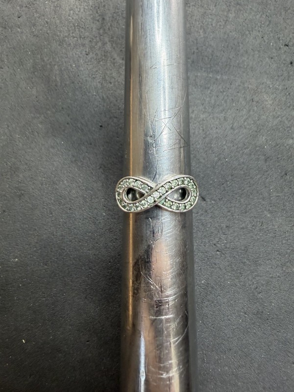 2.6g Sterling Silver 925 CZ Infinity Ring Size 5.5 Jewelry Lot G