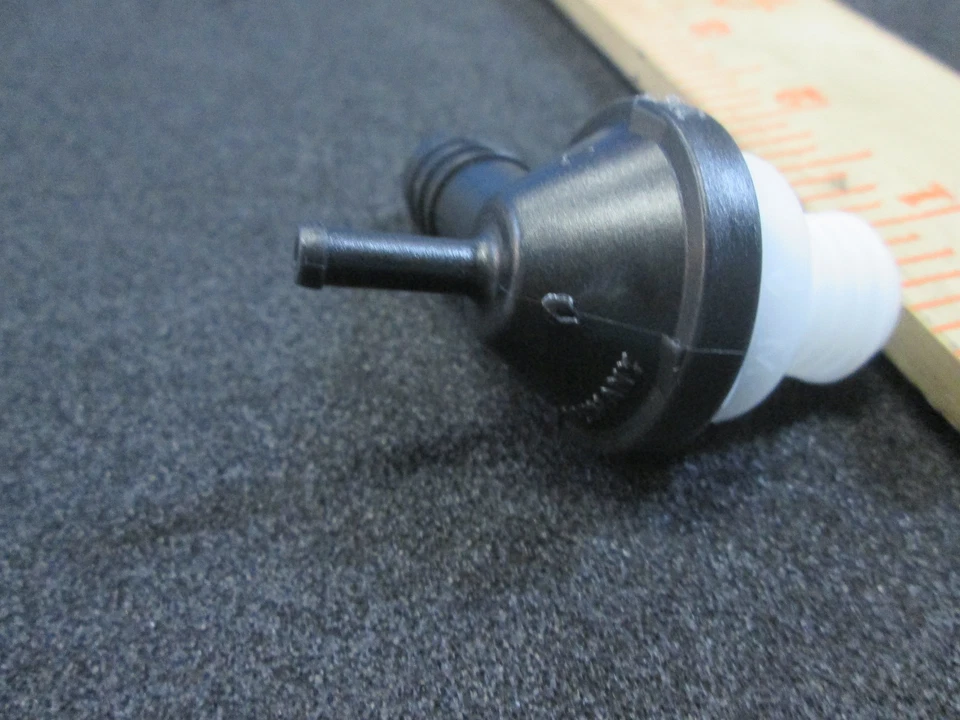 PORSCHE  944 924 S 944 S 944 S2 BRAKE BOOSTER CHECK VALVE GENUINE PORSCHE ITEM - Image 4 of 4