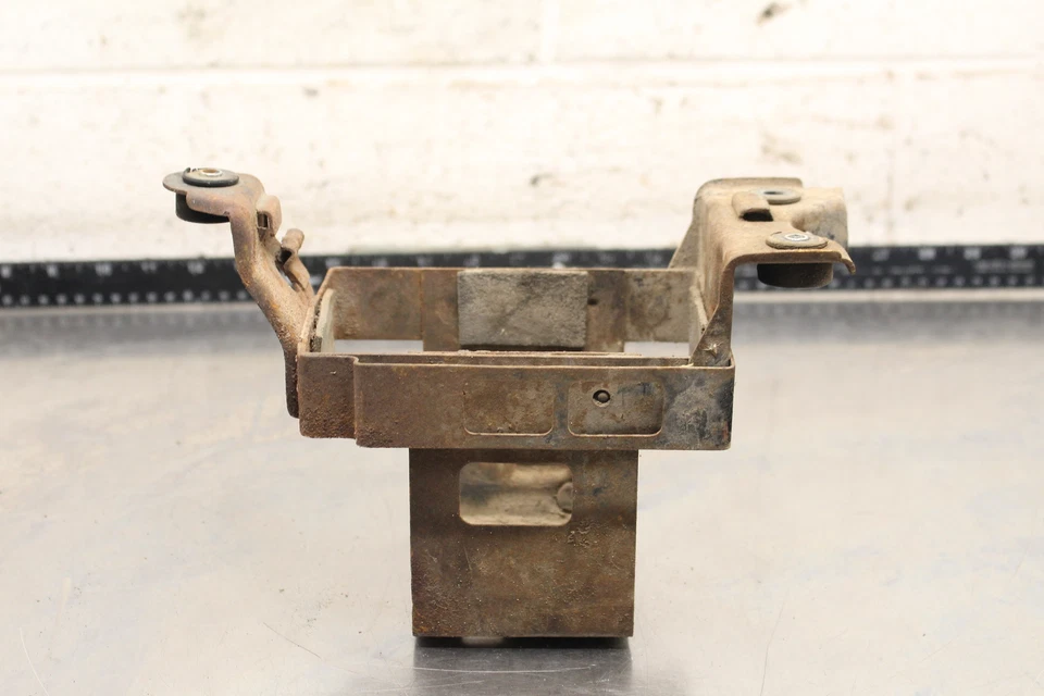 Suzuki GT185 1975 Adventurer caja bandeja batería X849 Foto 3 de 4