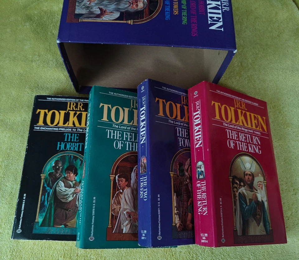 JRR Tolkien Box Set of 4 The Hobbit and Complete Lord Of The Rings Vintage 1982 Foto 3 de 4