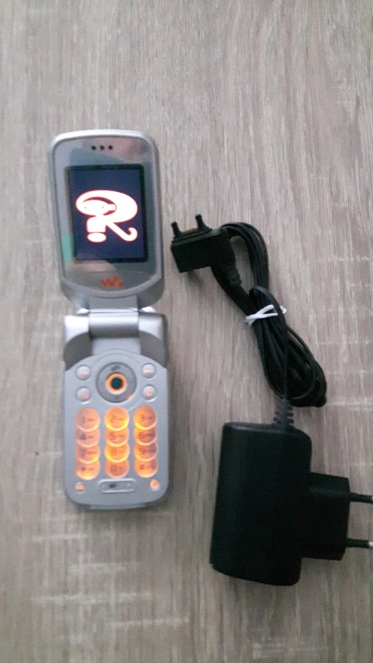 Top Kamera Handy Sony Ericsson W300i (ohne Simlock) Klapphandy Robby Williams - Bild 4 von 4