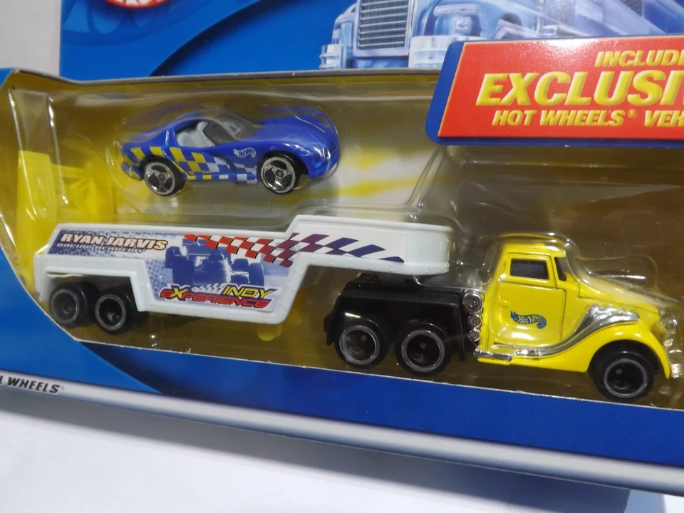 Semirremolque Hotwheels Pavement Pounders 2001 y remolque con Dodge Viper azul Foto 3 de 3