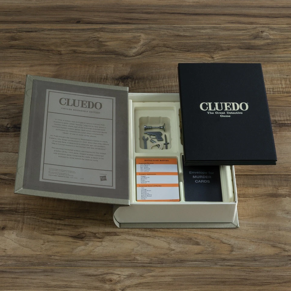 Cluedo Board Game Hasbro Vintage Bookshelf Collectors Edition - Image 3 of 4