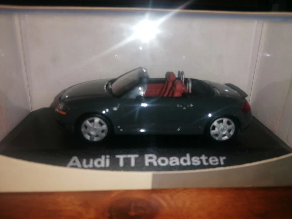 Minichamps promo 1/43 Audi TT Roadster gray - Immagine 2 di 2