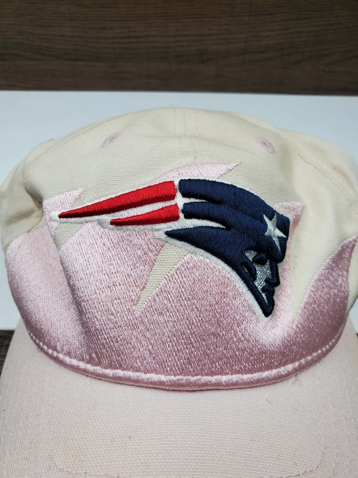 DE COLECCIÓN Reebok Rosa Diente de Tiburón Patriots Sombrero Gorra Correa Trasera Fútbol NFL Foto 2 de 4
