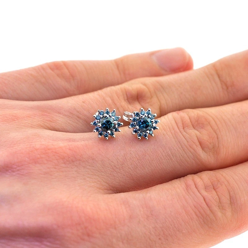 Aretes de diamantes azules reales para mujer de plata de ley 925 con racimo de flores Foto 2 de 3