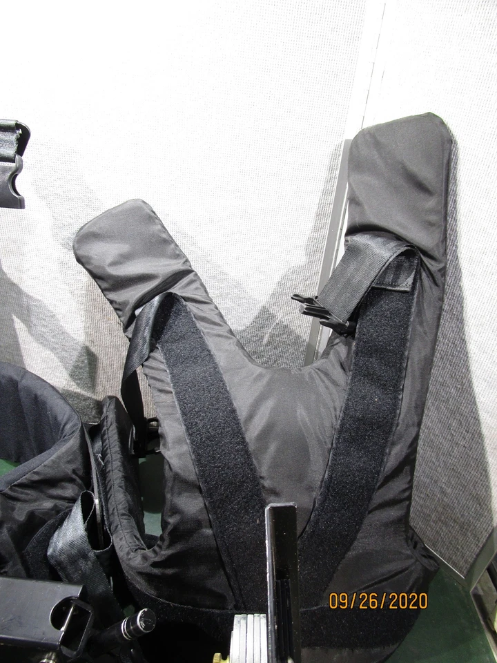 Glidecam V8 Camera Stabilizer System and L4 Pro Monitor - Image 4 of 4