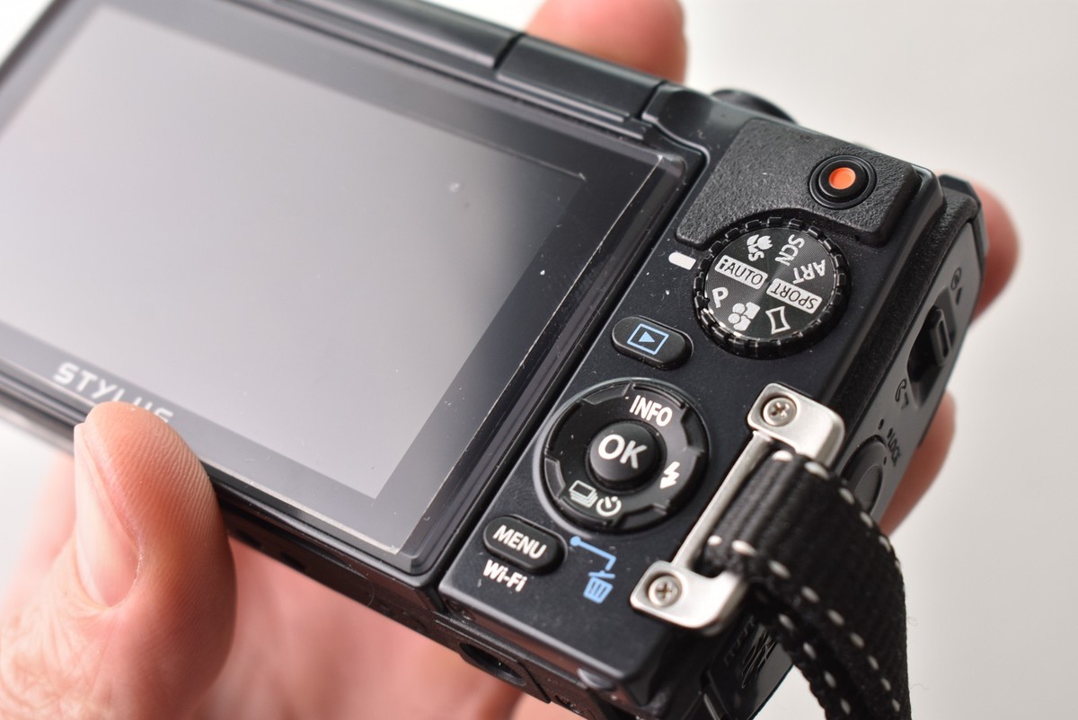 Olympus Tough Stylus TG-870 Shockproof Waterproof Digital Camera