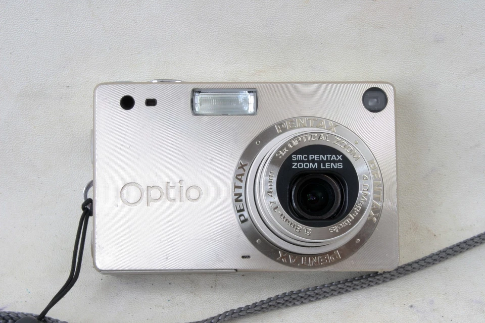 TESTED Pentax Optio S4 digital point&shoot camera 4.0mp, 256mb card, pouch -2003 - Image 3 of 4