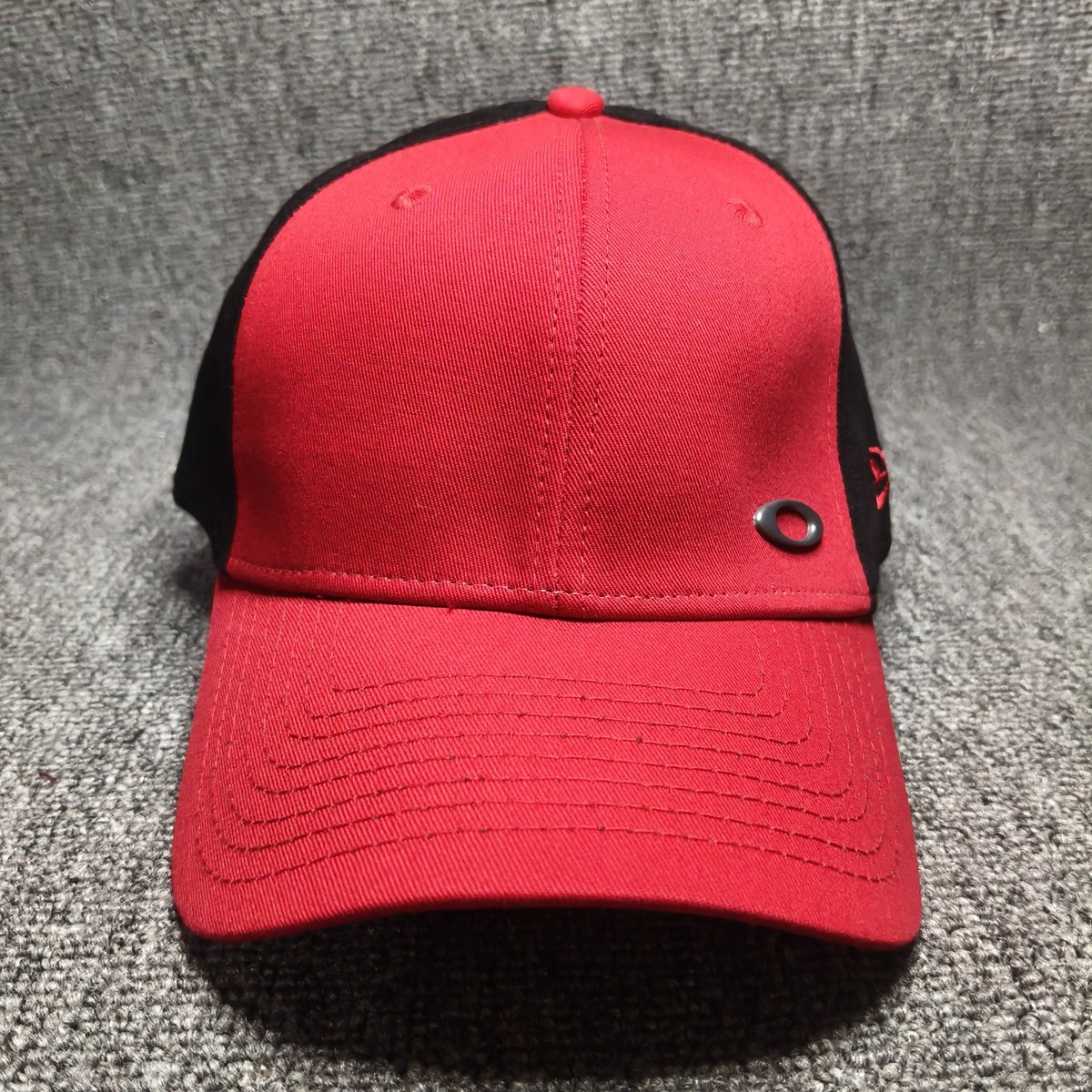 Oakley New Era 39THIRTY Stretch Fit Hat Cap Red Black Metal O Logo
