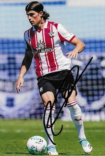 RONNIE EDWARDS SOUTHAMPTON DEFENDER SIGNED 6 X 4 INCH HOME KIT 2025/26 PHOTO