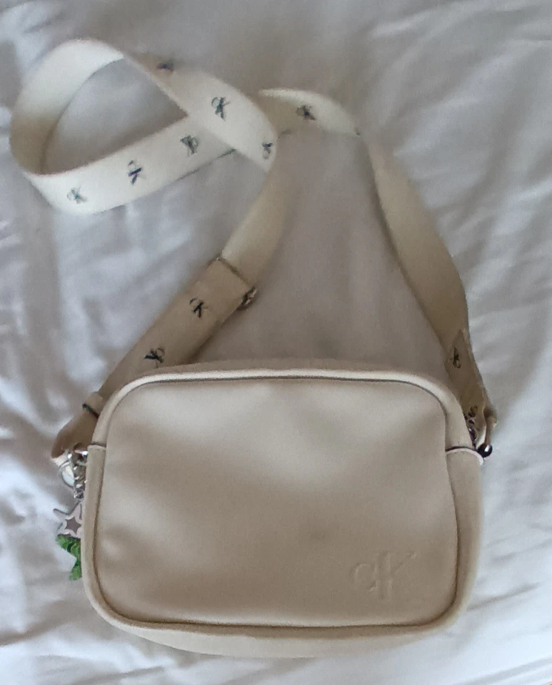 Calvin Klein Women's Crossbody Bag Small - Image 2 of 4