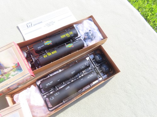 HO Walthers Embudo Flujo Tanque Coche SUNOCO #24524 y CONX #1600 Lote de 2 Kits | Condition: New