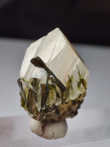 Amphibole & Epidote Included Quartz Having Good Lustre & Growth. - Picture 4 of 10