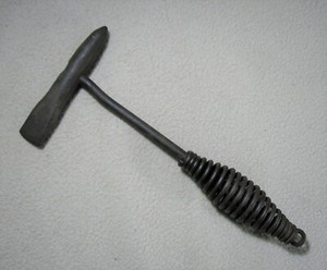 VINTAGE WELDING CHIPPING HAMMER; SLAG REMOVER; KNOCK OFF TOOL w COIL HANDLE