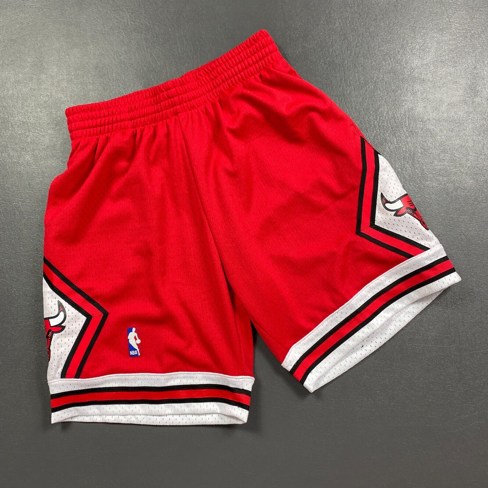 100% Authentic 97 98 Chicago Bulls Mitchell Ness Swingman Shorts S 36 - jordan