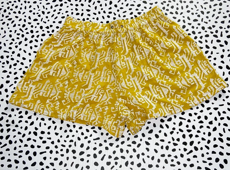 ANTHROPOLOGIE ELEENSES ШЕЛКОВИСТЫЙ ЧУВСТВОВАТЬ ДРАПИРОВКИ ШОРТЫ ЖЕЛТЫЙ БЕЛЫЙ AZTEC SZ XS - Изображение 2 из 3