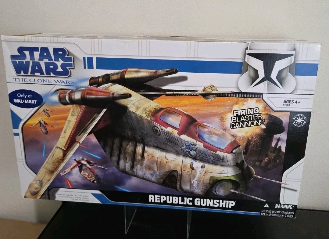 MISP Hasbro Walmart Republic Gunship Clone Star Wars Vehicle