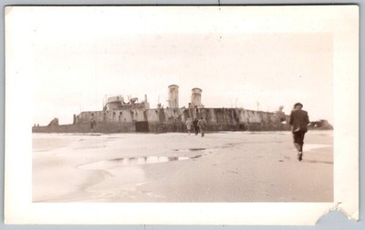 Vtg B&W Snapshot People Walking Toward Shipwreck On Beach 1948