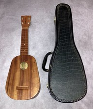 Vintage 1960  s Kamaka Pineapple Gold Label Ukulele With Case VG