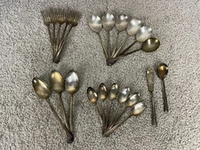 Lot of 22 Original Rogers Deluxe Plate Gracious Flatware Cutlery Floral Pattern